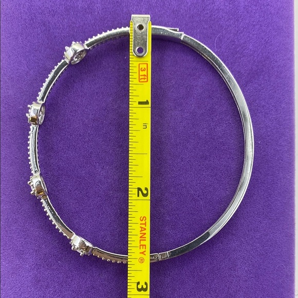 💛 Elegant 18k White Gold Plated Crystal Bracelet - Picture 4 of 7